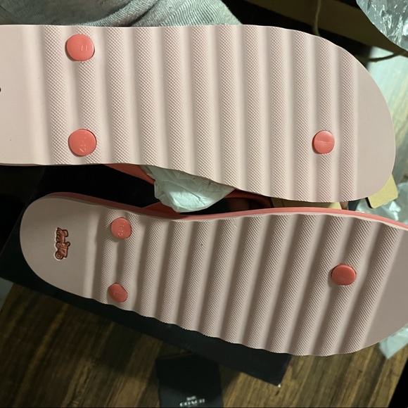Women’s Coach flip flops - Picture 5 of 6